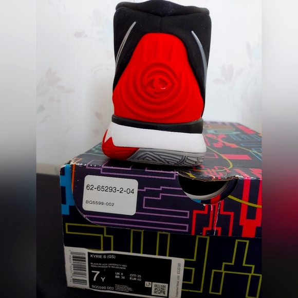 Nike Kyrie 6 GS BRED Youth Size 7. Black/Red/White. - Picture 2 of 8